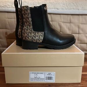 Little girls boots. Black leather. Michael Kors.
